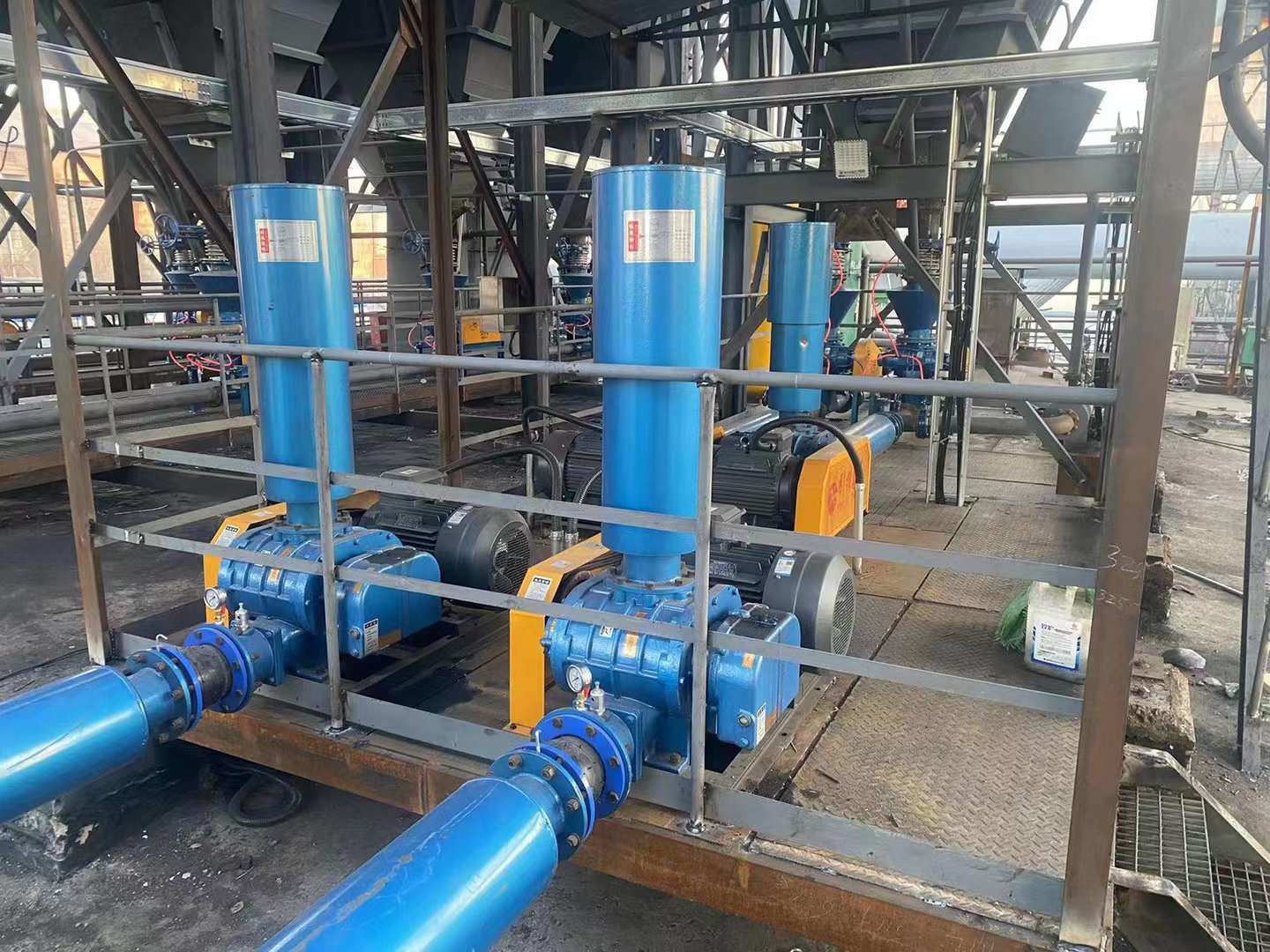 Echipament pneumatic de transport al particulelor de praf pentru manipularea eficientă a materialelor